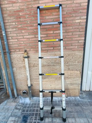 Escalera extensible de aluminio