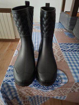 Botas de agua negras acolchadas