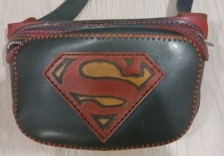 Riñonera de Cuero Superman