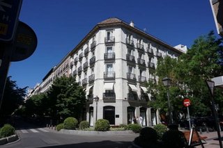 Ático en alquiler en Jerónimos en Madrid