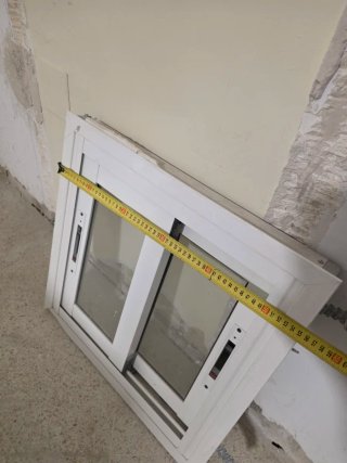 Ventana de aluminio blanca