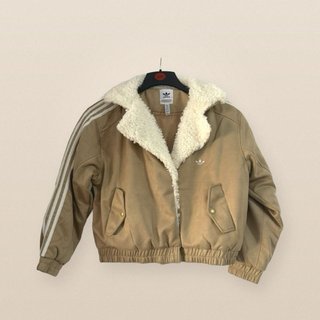 Chaqueta Adidas Beige con Borreguillo