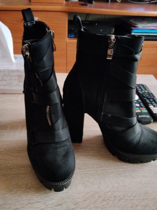 Botines de tacón con plataforma negros
