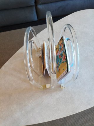 Revistero de Metacrilato Transparente