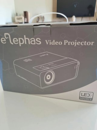 Proyector Elephas y Pantalla Enrollable