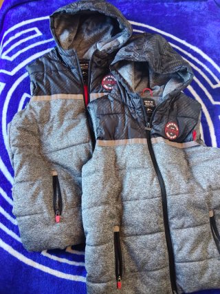 2 Chalecos Acolchados con Capucha Talla 14