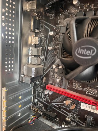 Torre PC Intel Core i5-11400 – 16GB RAM – SSD 500G