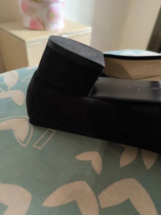 Zapatos Best Shoes ante y charol negros.