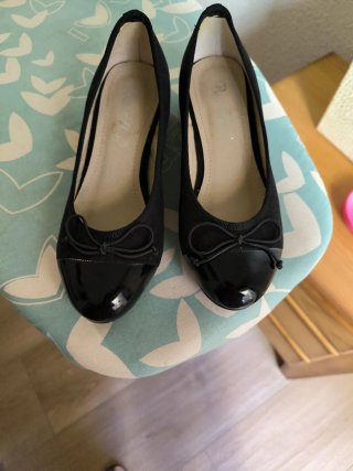Zapatos Best Shoes ante y charol negros.