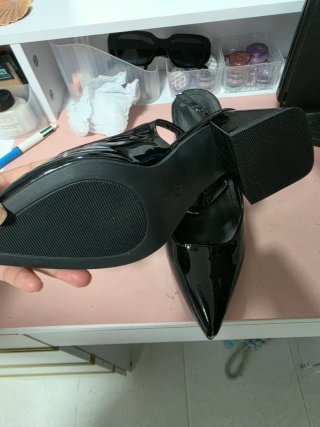 Zapatos de tacón negros punta fina