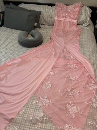 Vestido de fiesta largo rosa y rosa palo.