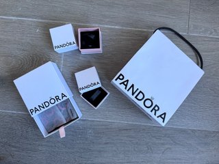Cajas y bolsa Pandora