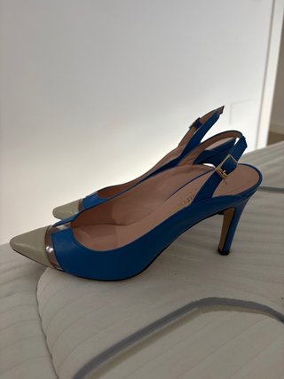 Zapatos de tacón Guy Laroche azul y beige