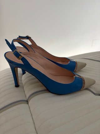 Zapatos de tacón Guy Laroche azul y beige