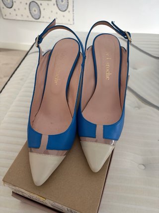 Zapatos de tacón Guy Laroche azul y beige