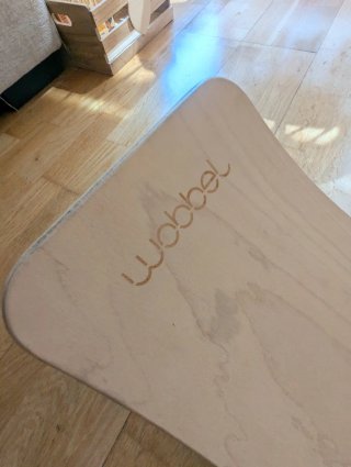 Tavola di equilibrio Wobbel in legno