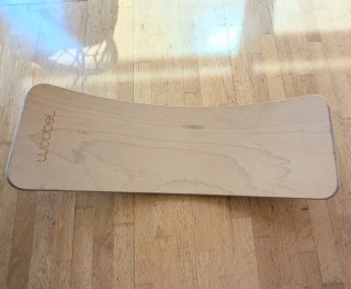 Tavola di equilibrio Wobbel in legno