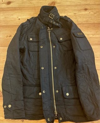 Chaqueta Barbour acolchada negra