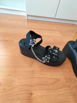 Sandalias de Plataforma Negras con Estrellas
