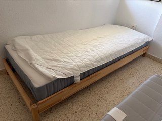Cama individual de madera