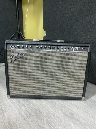 Amplificadores Fender Frontman 212R 300€ cada uno