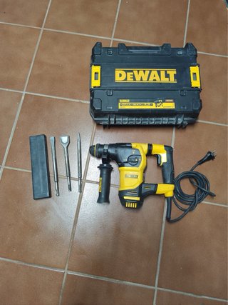 Martillo Combinado DeWalt con Maletín y cinceles