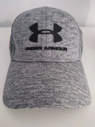Gorra Under Armour Gris y Negra