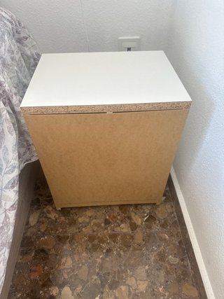 Mesitas de noche blancas
