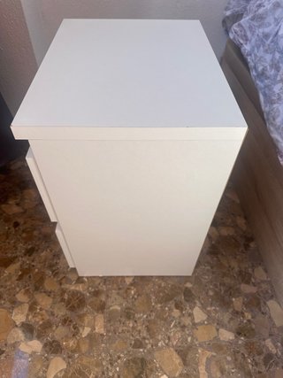 Mesitas de noche blancas