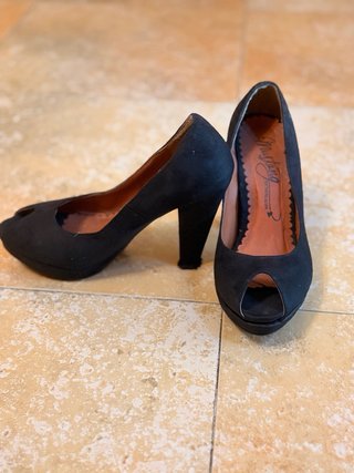 Zapatos de tacón negros peep toe
