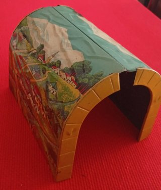 Tunnel in metallo per trenino elettrico degli anni '50
