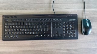 Ordenador de Torre Medion con teclado y ratón