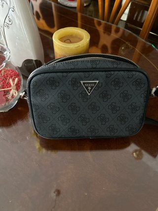 Riñonera Guess Negra y Gris