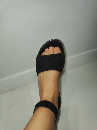 Sandalias Negras con Tachuelas