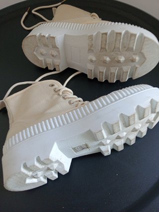 Botines con plataforma en color beige t.37