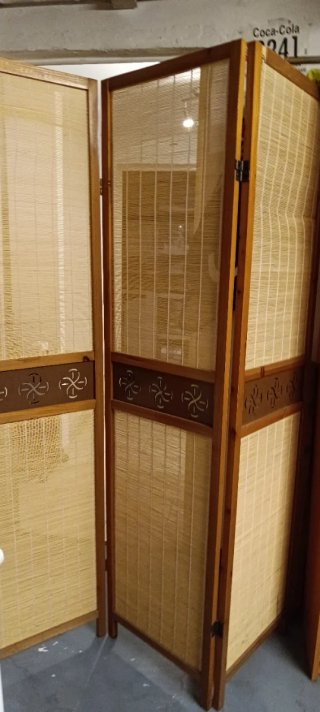 Biombo de madera y bambú