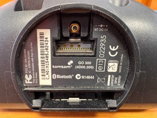 TomTom GO 300 GPS Navegador con funda original.