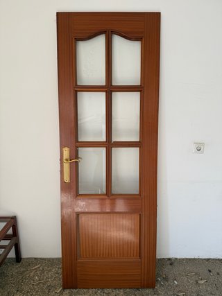 Puerta madera interior con cristales