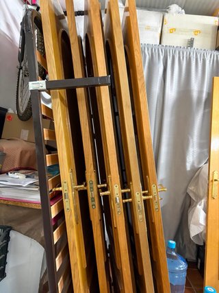 Puerta de madera con cristal