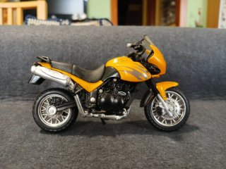 Moto a escala 1/18