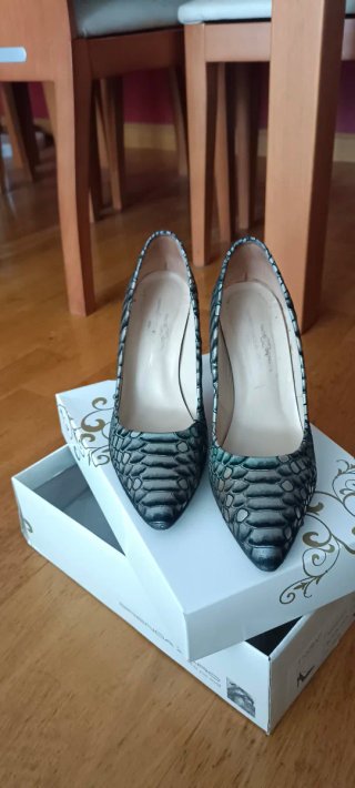 Zapatos Brenda Zaro Zapatos de piel. Animal print
