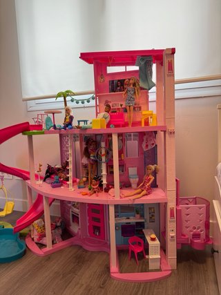 Casa de Barbie Grande con Tobogán y piscina