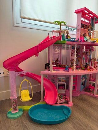 Casa de Barbie Grande con Tobogán y piscina