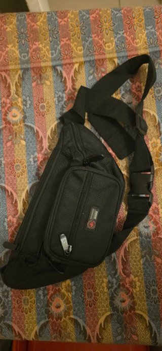Bolso Riñonera Negro para Documentos