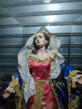 Virgen de vestir en barro con fanal