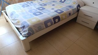 Dormitorio Infantil con Cama y Mesita