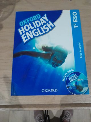 Holiday English 1.º ESO. Student's Pack 3rd Edi...