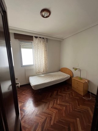 Habitación con cama - calefaccion central