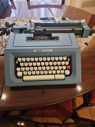 Máquina de escribir Olivetti Studio 46