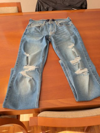 Pantalón Hollister W28 L32 Roto
